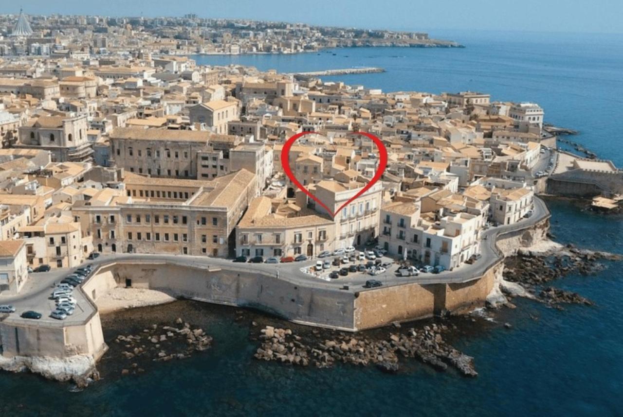 Casa Nagale- Una Suite Di Charme Nel Cuore Di Ortigia A 50 Mt Dal Mare Syrakusa Exteriör bild