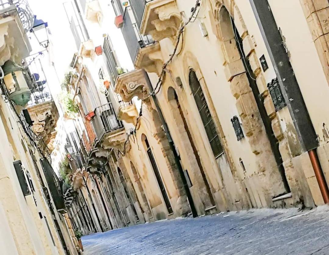 Casa Nagale- Una Suite Di Charme Nel Cuore Di Ortigia A 50 Mt Dal Mare Syrakusa Exteriör bild
