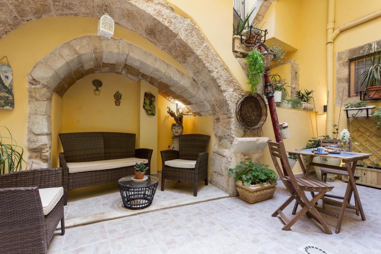 Casa Nagale- Una Suite Di Charme Nel Cuore Di Ortigia A 50 Mt Dal Mare Syrakusa Exteriör bild