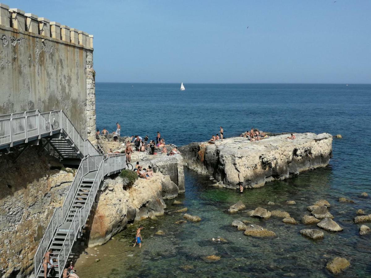 Casa Nagale- Una Suite Di Charme Nel Cuore Di Ortigia A 50 Mt Dal Mare Syrakusa Exteriör bild