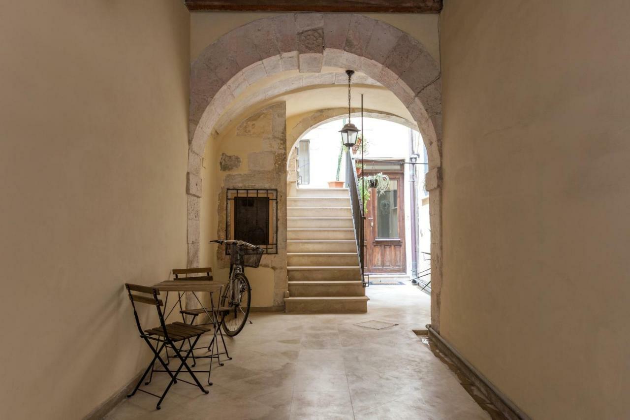 Casa Nagale- Una Suite Di Charme Nel Cuore Di Ortigia A 50 Mt Dal Mare Syrakusa Exteriör bild