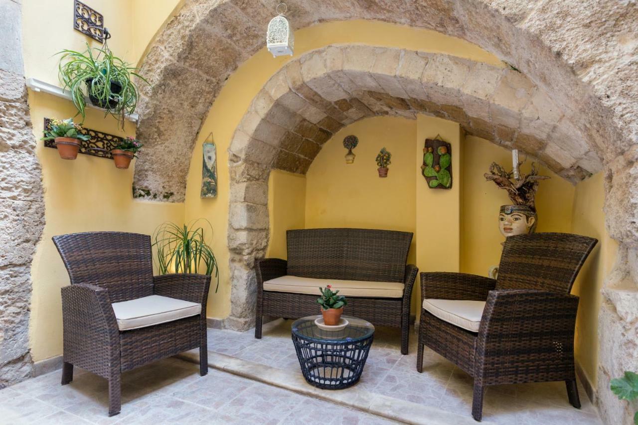 Casa Nagale- Una Suite Di Charme Nel Cuore Di Ortigia A 50 Mt Dal Mare Syrakusa Exteriör bild