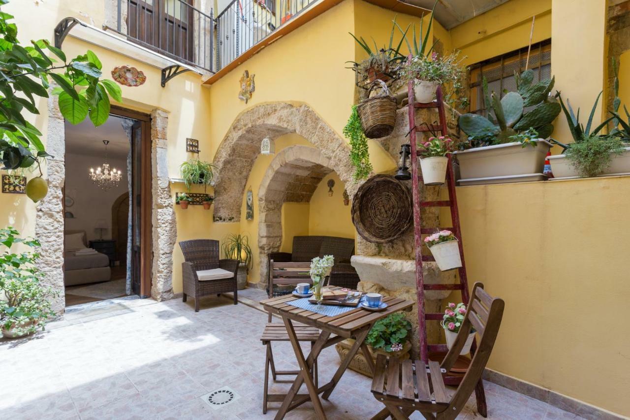 Casa Nagale- Una Suite Di Charme Nel Cuore Di Ortigia A 50 Mt Dal Mare Syrakusa Exteriör bild