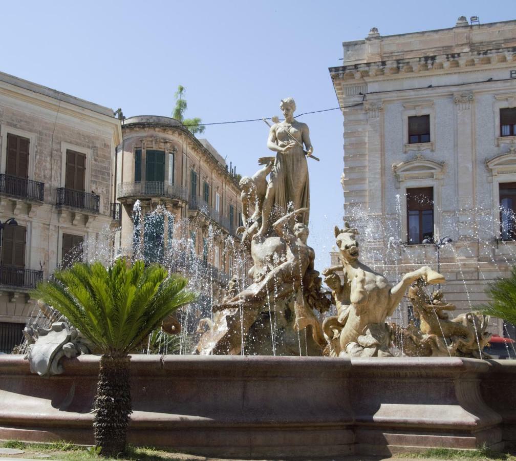 Casa Nagale- Una Suite Di Charme Nel Cuore Di Ortigia A 50 Mt Dal Mare Syrakusa Exteriör bild
