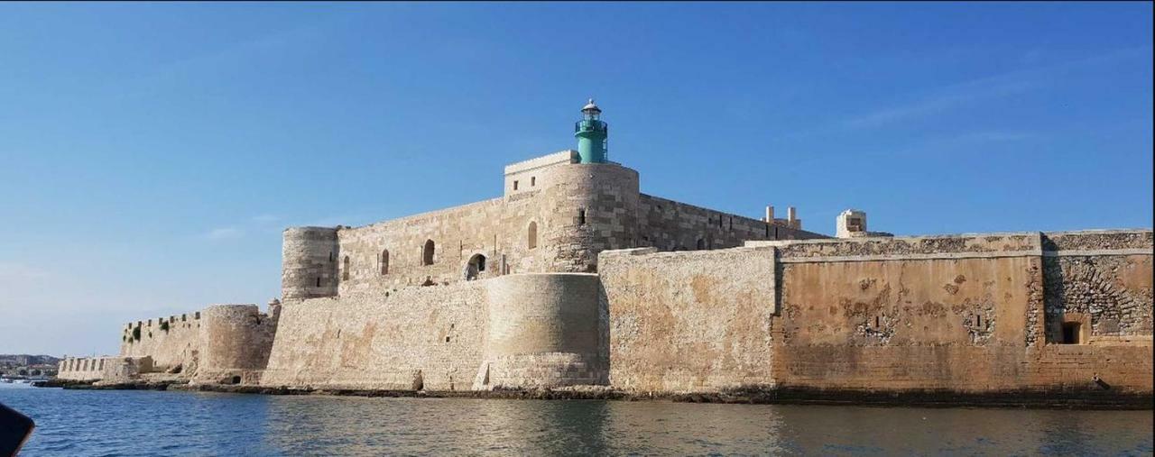 Casa Nagale- Una Suite Di Charme Nel Cuore Di Ortigia A 50 Mt Dal Mare Syrakusa Exteriör bild