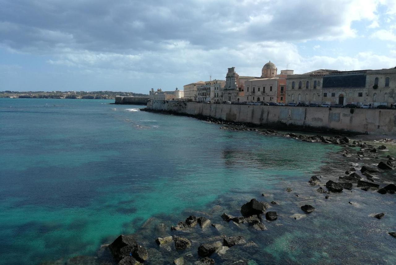 Casa Nagale- Una Suite Di Charme Nel Cuore Di Ortigia A 50 Mt Dal Mare Syrakusa Exteriör bild