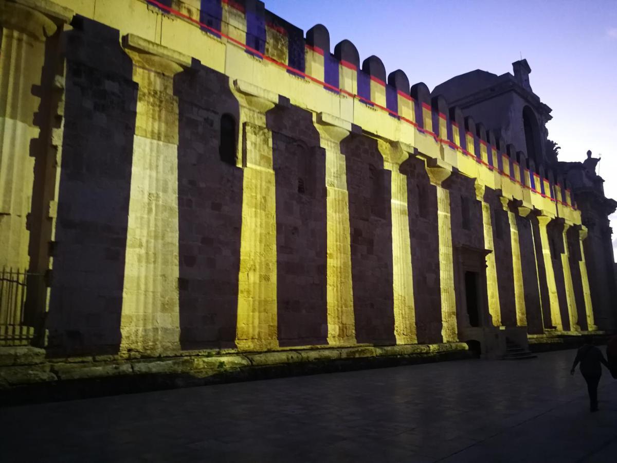 Casa Nagale- Una Suite Di Charme Nel Cuore Di Ortigia A 50 Mt Dal Mare Syrakusa Exteriör bild