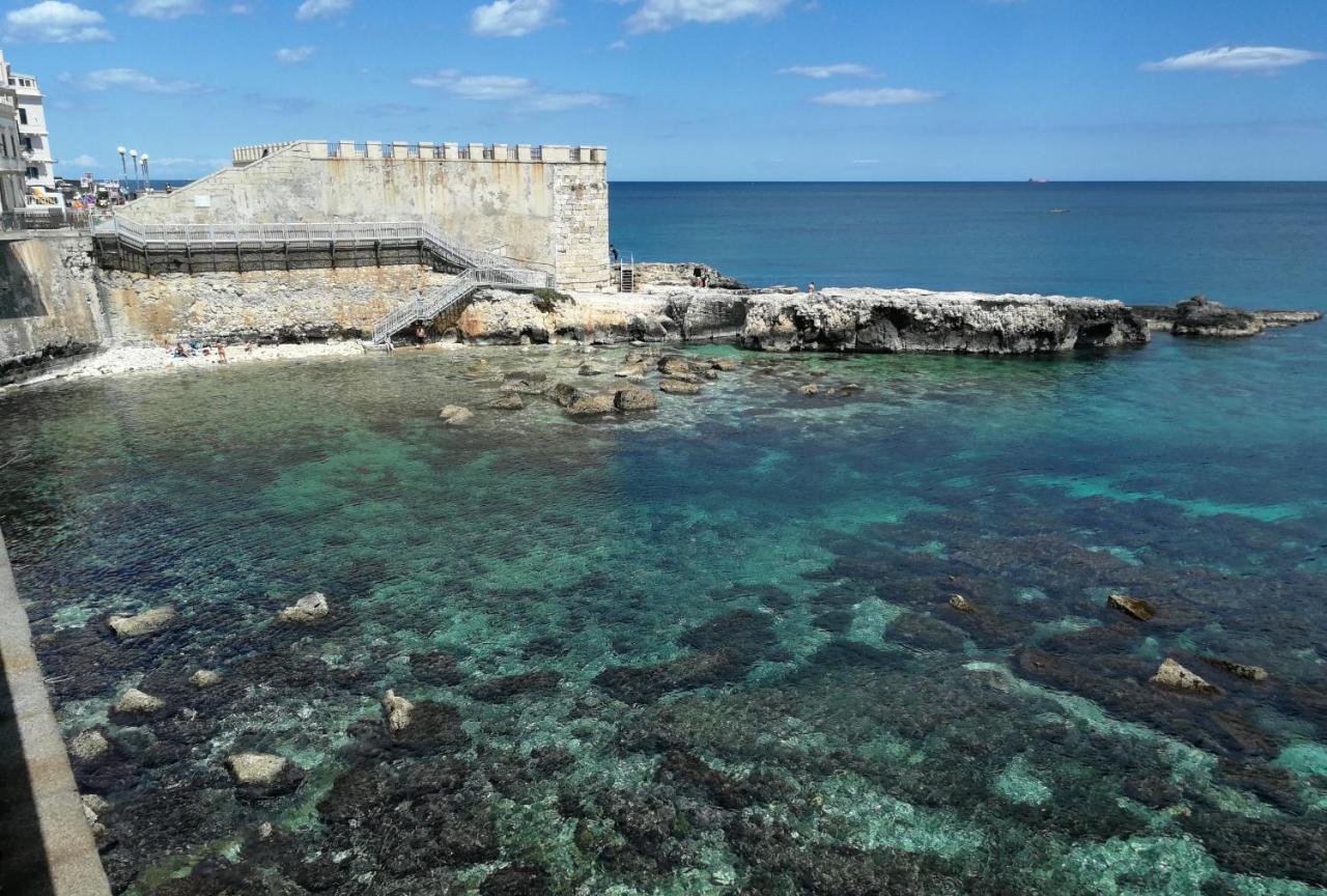 Casa Nagale- Una Suite Di Charme Nel Cuore Di Ortigia A 50 Mt Dal Mare Syrakusa Exteriör bild